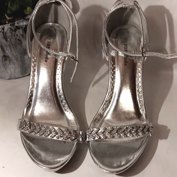 TOP Moda Silver Heels - Picture 2 of 12